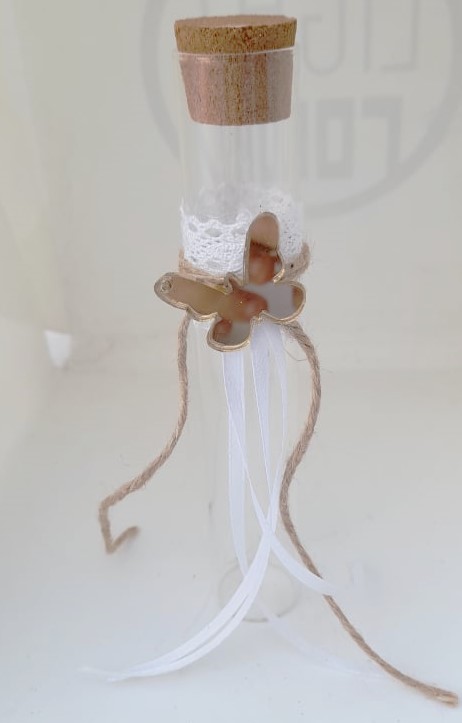 Σωλήνας Γυάλινος Με Φελλό 12 Εκ-15 εκ. Στολισμένος Με Πεταλούδα Πλέξιγκλας Με 5 Κλασσικά Κουφέτα Έτοιμη Μπομπονιέρα Βάπτισης Κορίτσι Σε Προσφορά