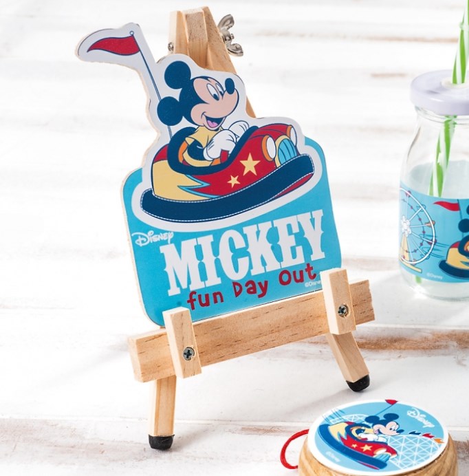 Καδράκι σε καβαλέτο Mickey Fun Day Out ξυλινη μπομπονιερα βαπτισης